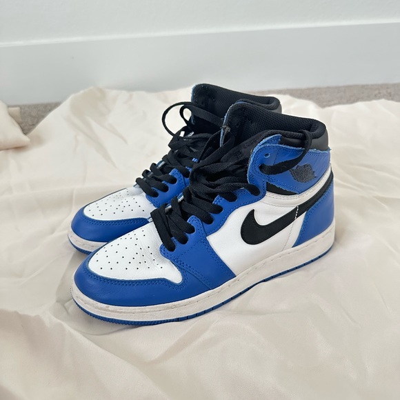 Nike High top ones 💙 - Picture 1 of 6